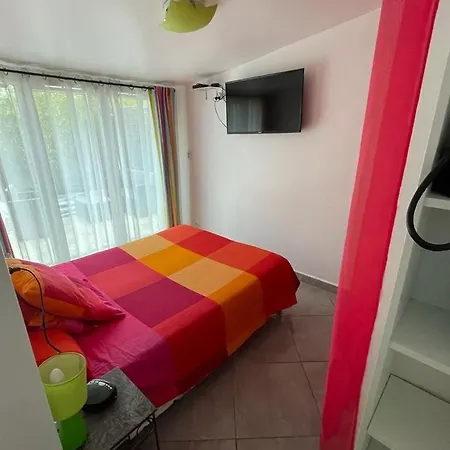 Jolie Maison Avec Jardin * 耶尔