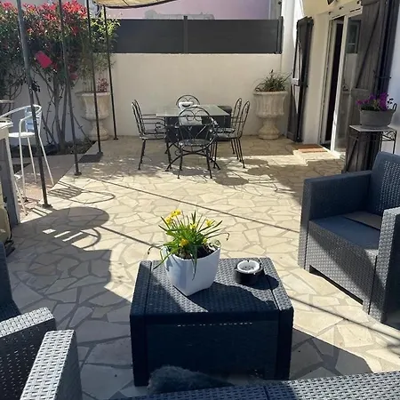 Vila Jolie Maison Avec Jardin *
